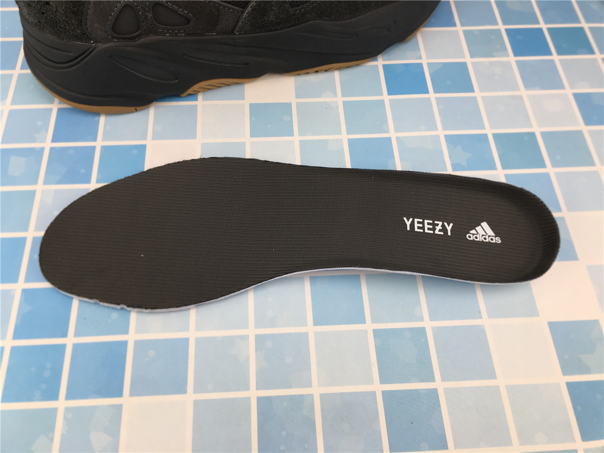 Yeezy Boost 700 Utility Black FV5304